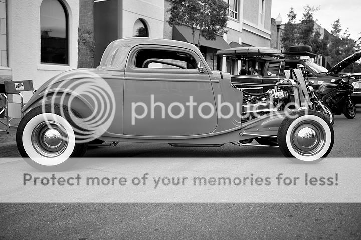 IMAGE: http://i1170.photobucket.com/albums/r523/valenciaphoto/Friday%20Fest%20-%204-6-2012/IMG_7745.png