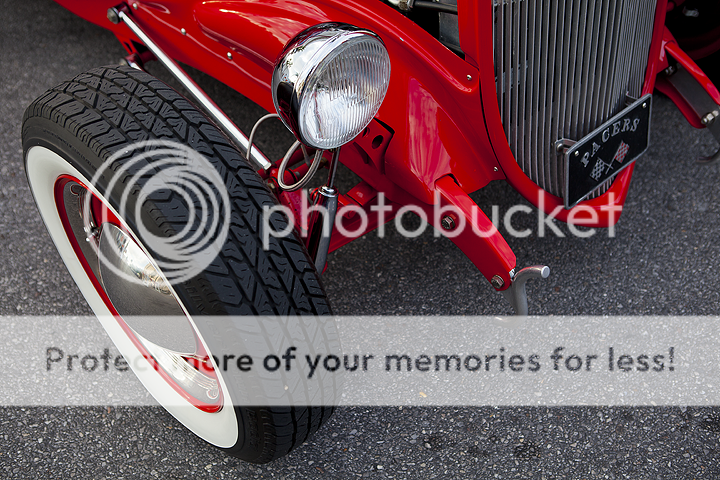 IMAGE: http://i1170.photobucket.com/albums/r523/valenciaphoto/Friday%20Fest%20-%204-6-2012/IMG_7748.png