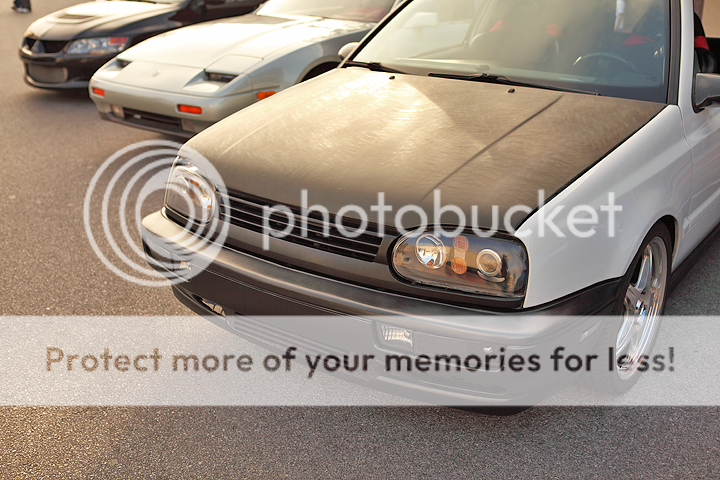 IMAGE: http://i1170.photobucket.com/albums/r523/valenciaphoto/Friday%20Fest%20-%20March%202nd%202012/IMG_5631.png