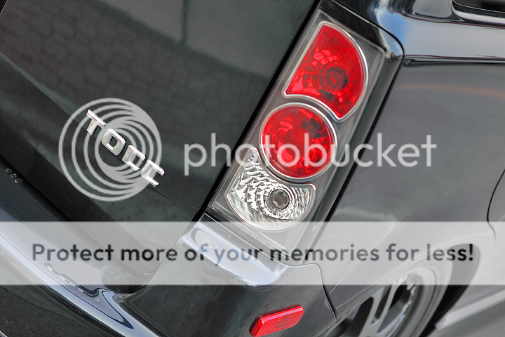 IMAGE: http://i1170.photobucket.com/albums/r523/valenciaphoto/Friday%20Fest%20-%20March%202nd%202012/IMG_5651.png