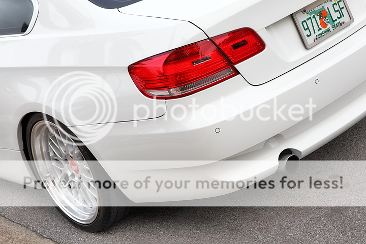 IMAGE: http://i1170.photobucket.com/albums/r523/valenciaphoto/Friday%20Fest%20-%20March%202nd%202012/IMG_5676.png