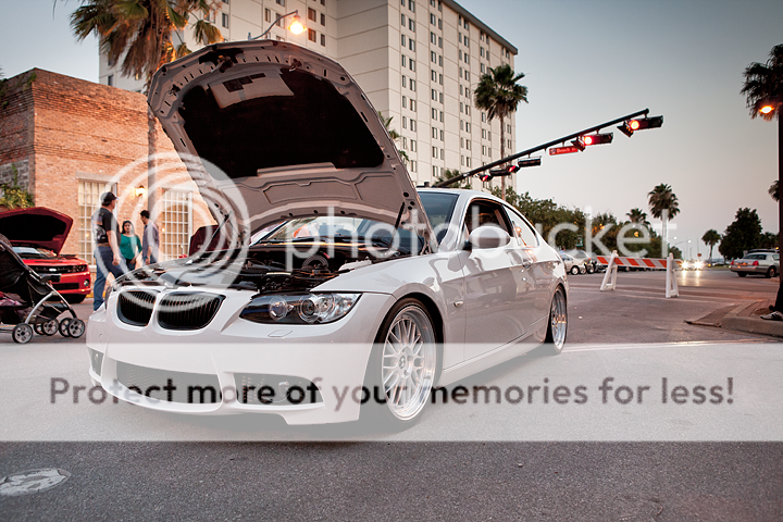 IMAGE: http://i1170.photobucket.com/albums/r523/valenciaphoto/Friday%20Fest%20June%202012/IMG_5527.png