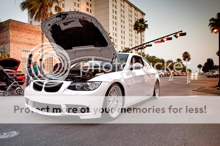 IMAGE: http://i1170.photobucket.com/albums/r523/valenciaphoto/Friday%20Fest%20June%202012/IMG_5527_2.png