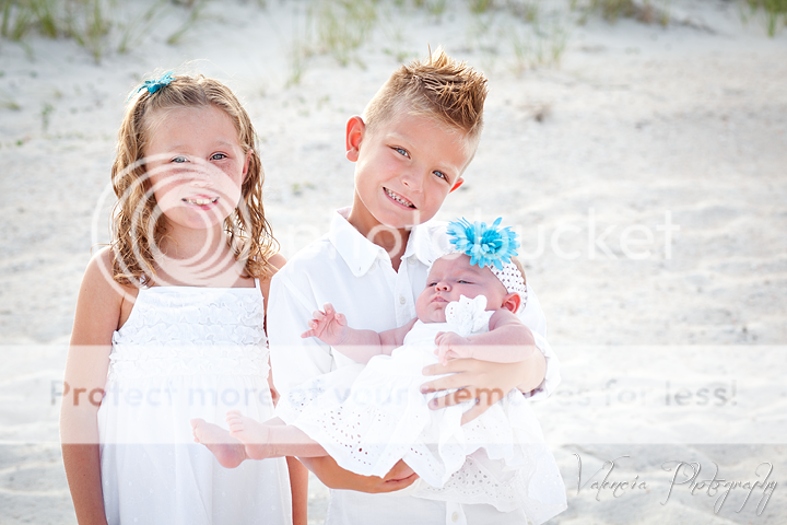 IMAGE: http://i1170.photobucket.com/albums/r523/valenciaphoto/IMG_1910.png