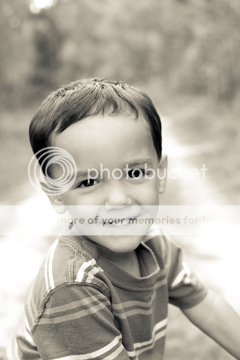 IMAGE: http://i1170.photobucket.com/albums/r523/valenciaphoto/IMG_6528.png